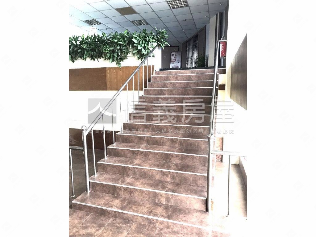 信義世貿高樓純辦２房屋室內格局與周邊環境