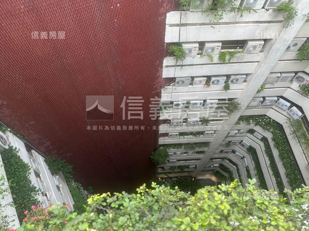 信義世貿高樓純辦２房屋室內格局與周邊環境