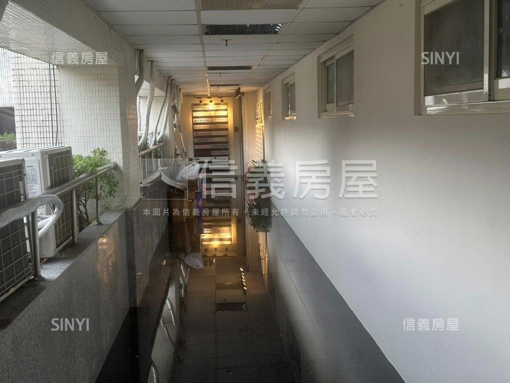 信義世貿高樓純辦２房屋室內格局與周邊環境