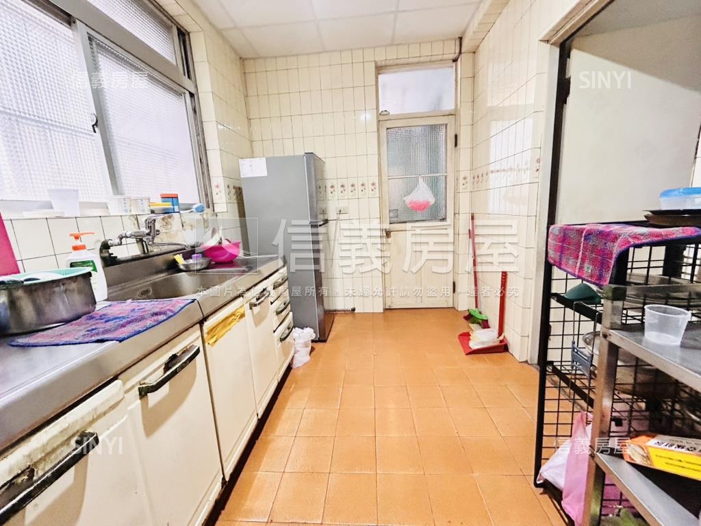 七張捷運站方正公寓二樓房屋室內格局與周邊環境