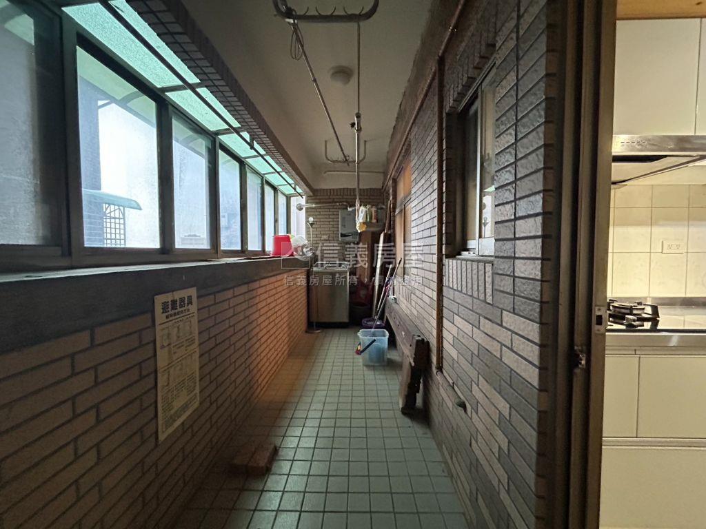 視野開闊｜自立三房車位房屋室內格局與周邊環境