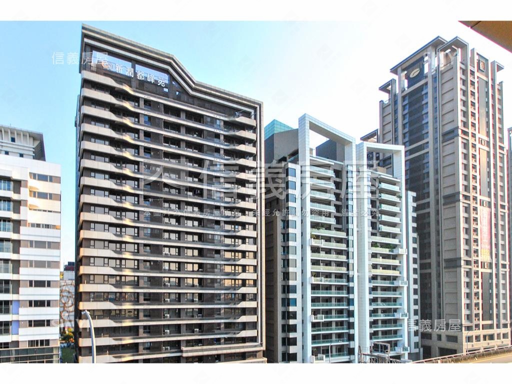 Ａ４副都心捷運站都峰苑房屋室內格局與周邊環境