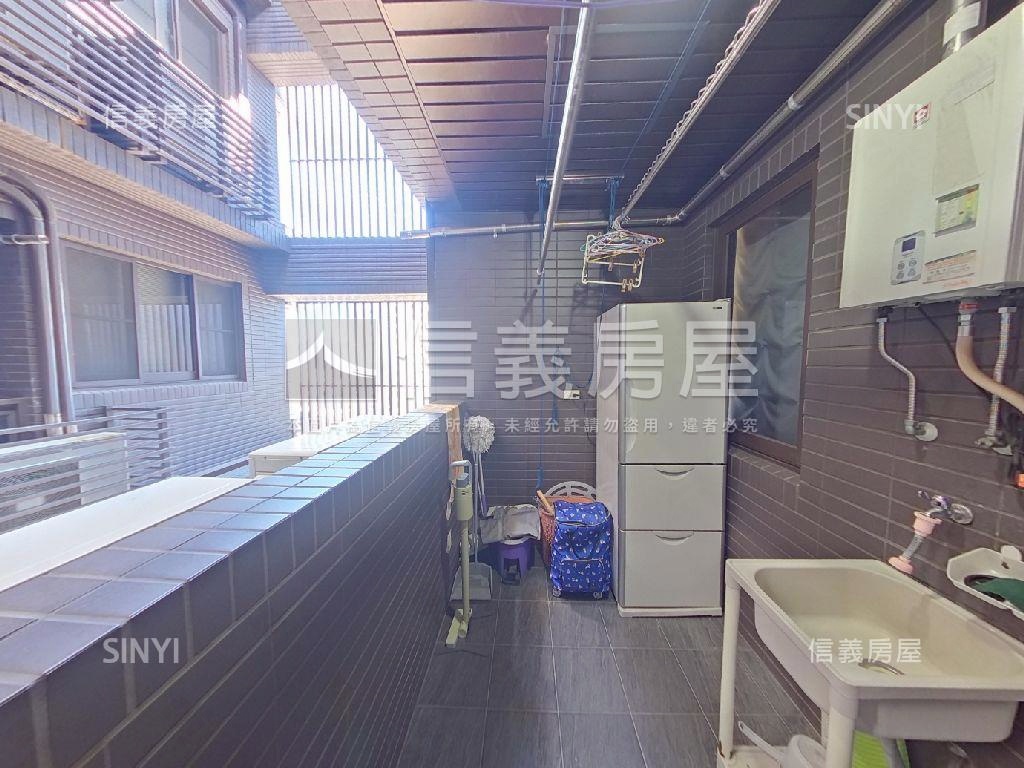 Ａ４副都心捷運站都峰苑房屋室內格局與周邊環境