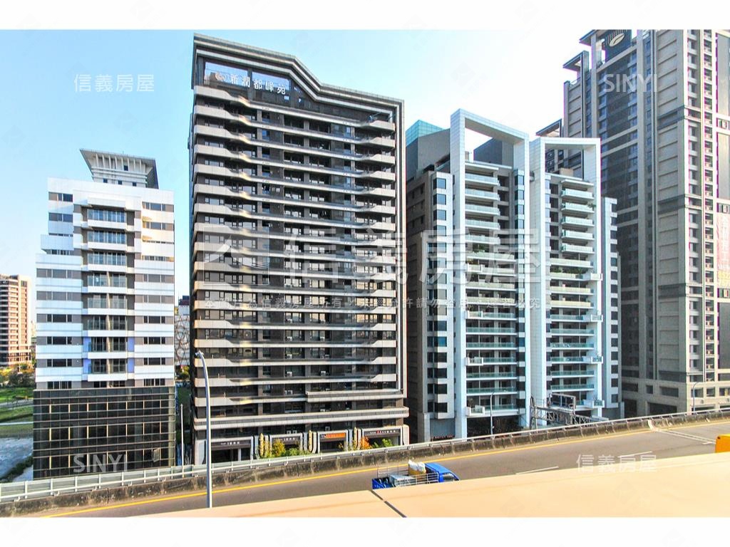 Ａ４副都心捷運站都峰苑房屋室內格局與周邊環境