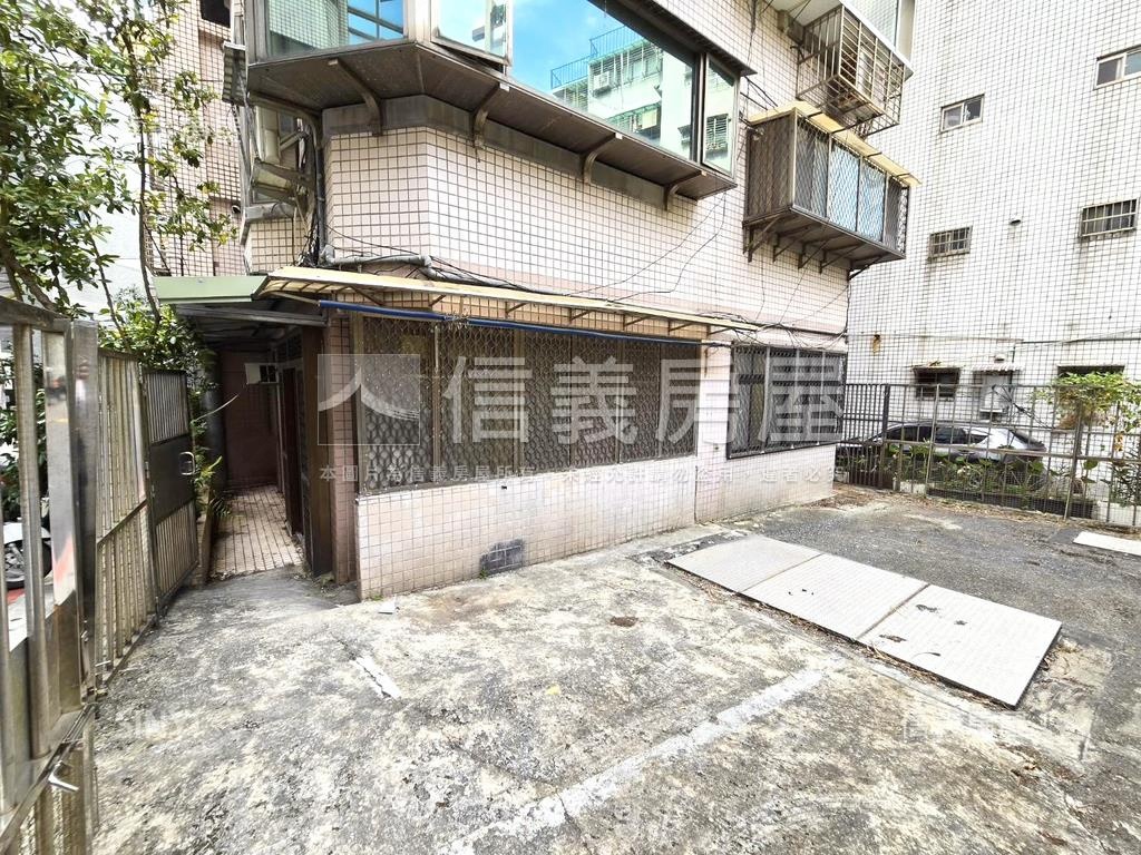 近北醫＊邊間方正２房房屋室內格局與周邊環境