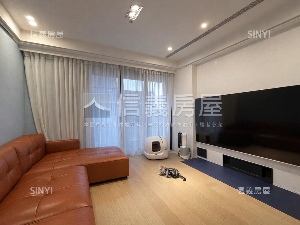 【專任】昭揚家頂樓露臺戶房屋室內格局與周邊環境