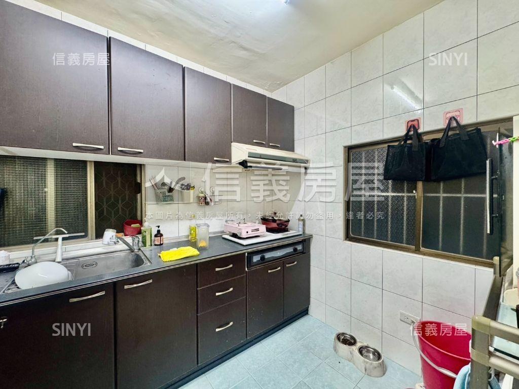 漢神百貨旁正路邊間金店房屋室內格局與周邊環境