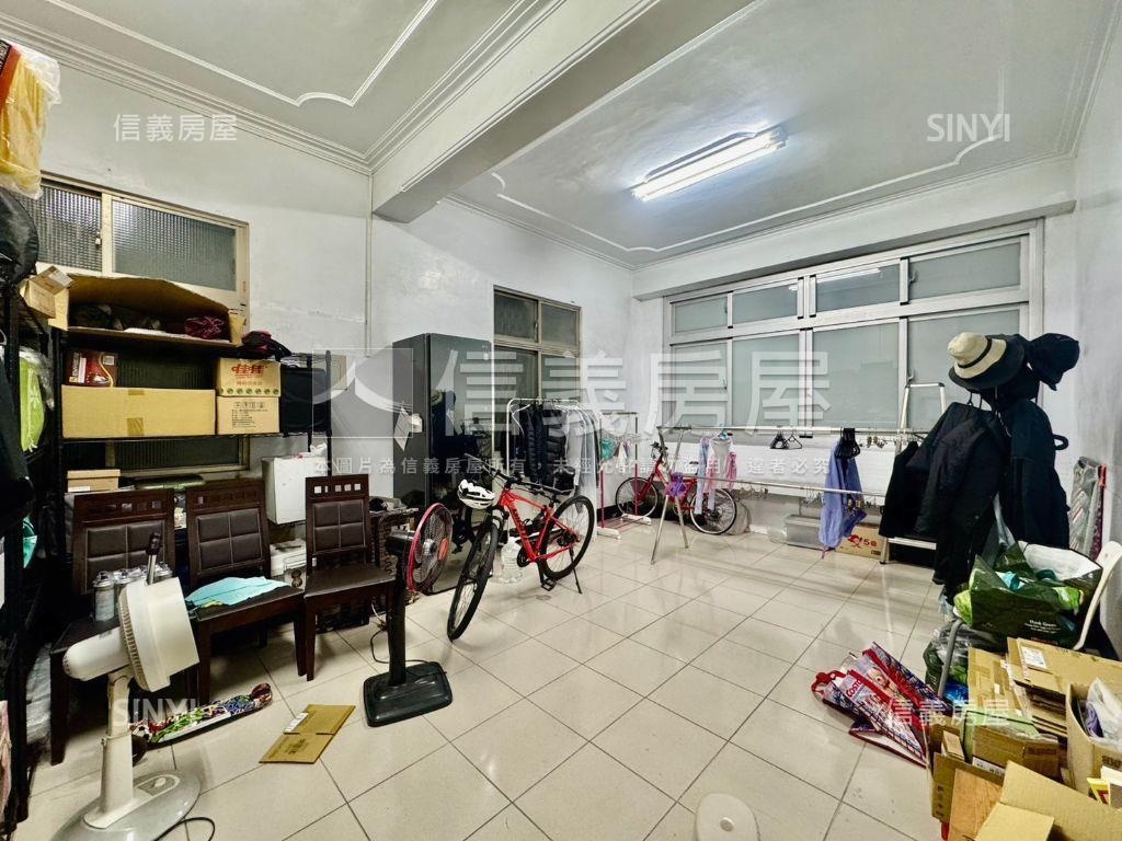 漢神百貨旁正路邊間金店房屋室內格局與周邊環境