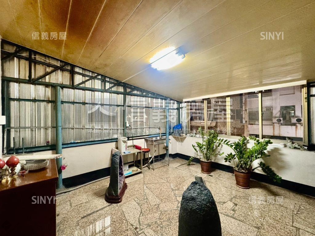 漢神百貨旁正路邊間金店房屋室內格局與周邊環境