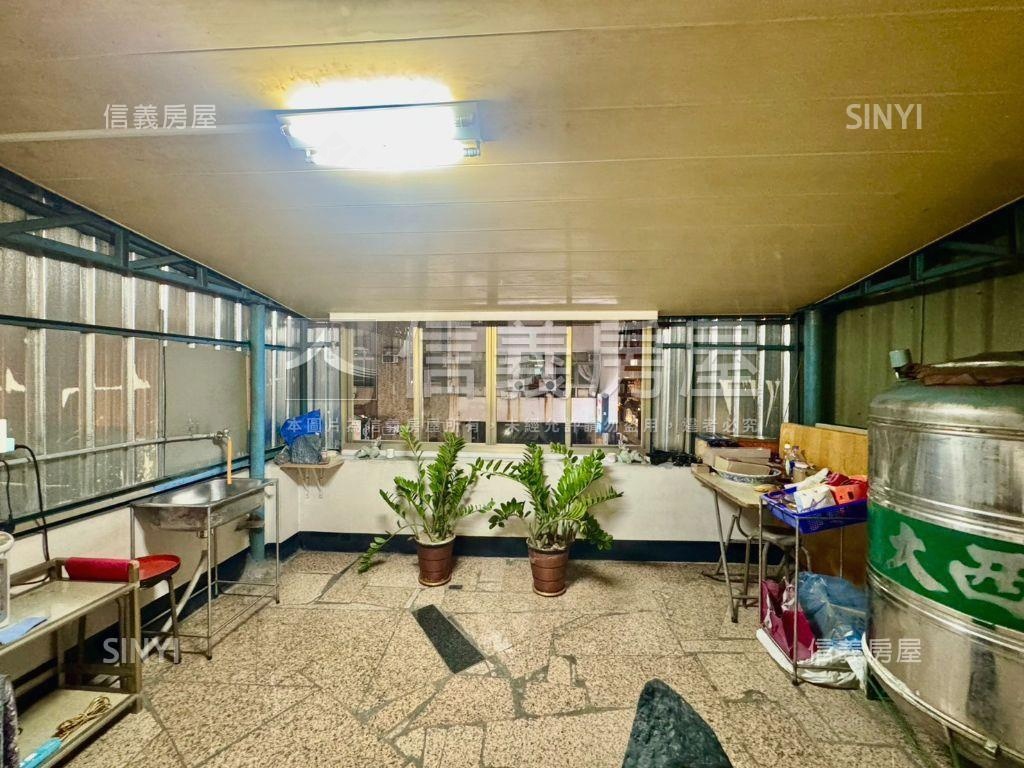 漢神百貨旁正路邊間金店房屋室內格局與周邊環境