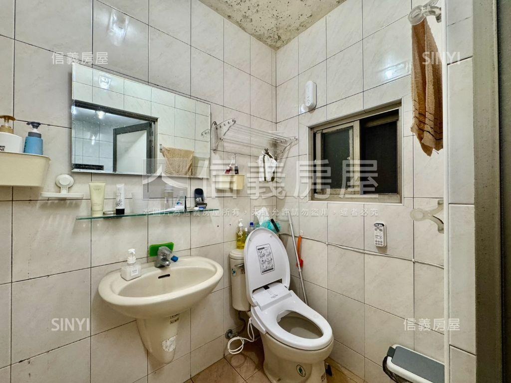 漢神百貨旁正路邊間金店房屋室內格局與周邊環境