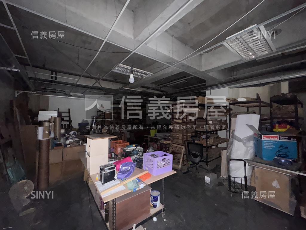 東區角窗店面＋百坪地下室房屋室內格局與周邊環境