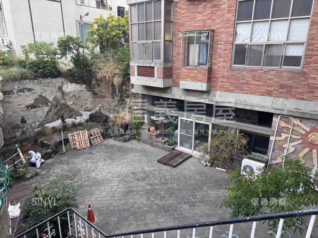 東區角窗店面＋百坪地下室房屋室內格局與周邊環境