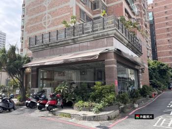 東區角窗店面＋百坪地下室