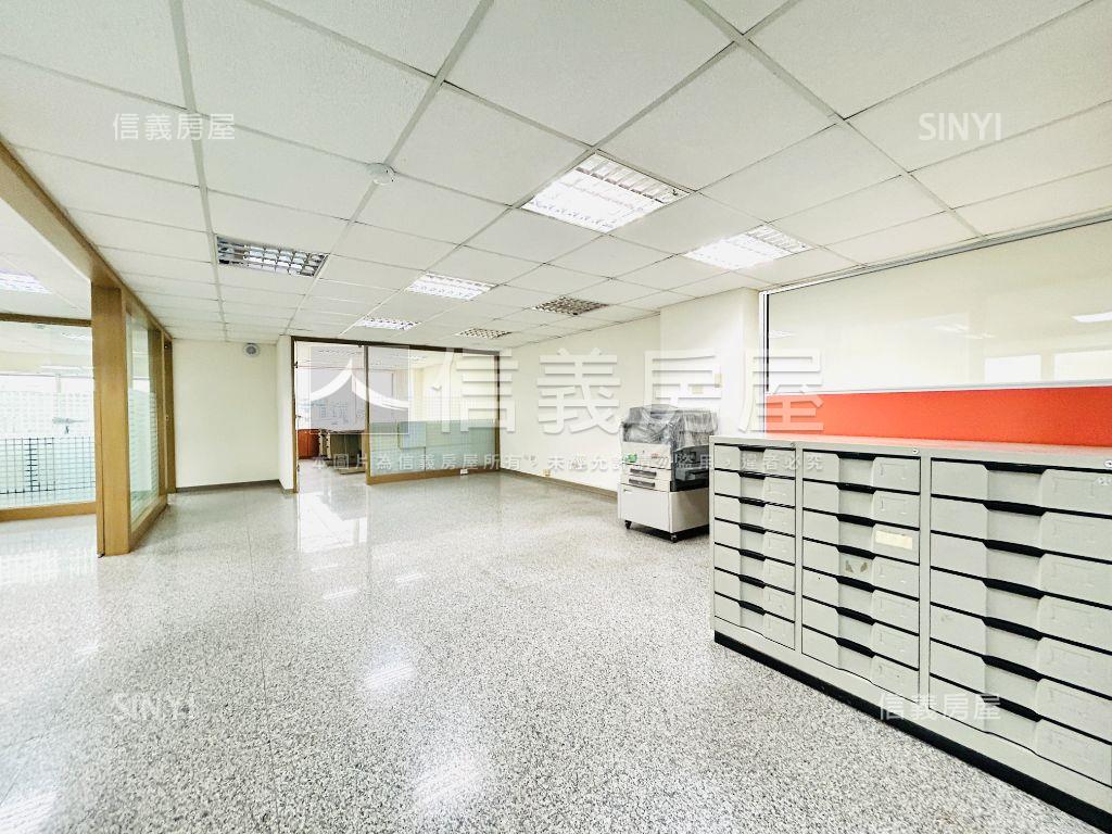 正民權東路內科挑高辦公室房屋室內格局與周邊環境