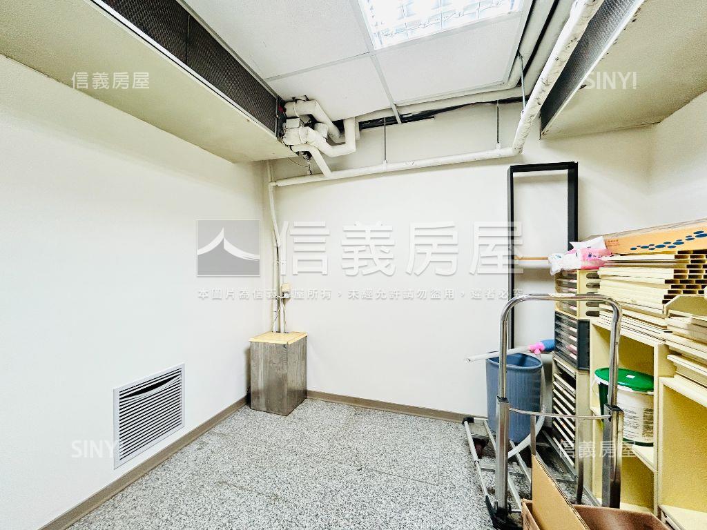 正民權東路內科挑高辦公室房屋室內格局與周邊環境