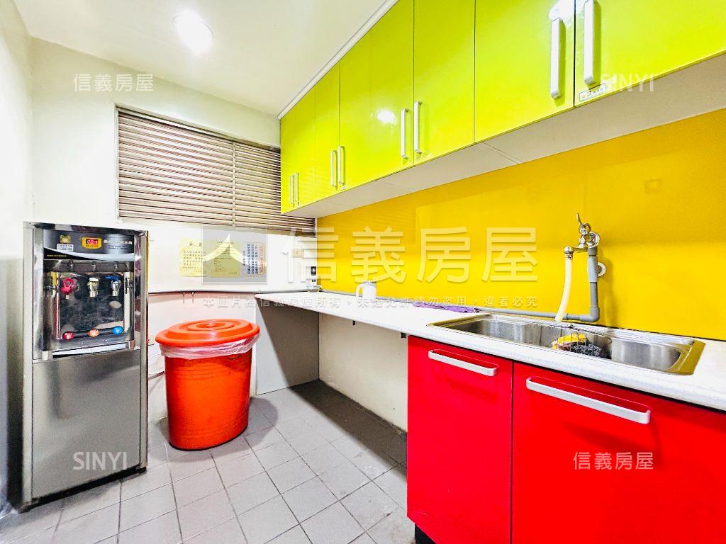 正民權東路內科挑高辦公室房屋室內格局與周邊環境