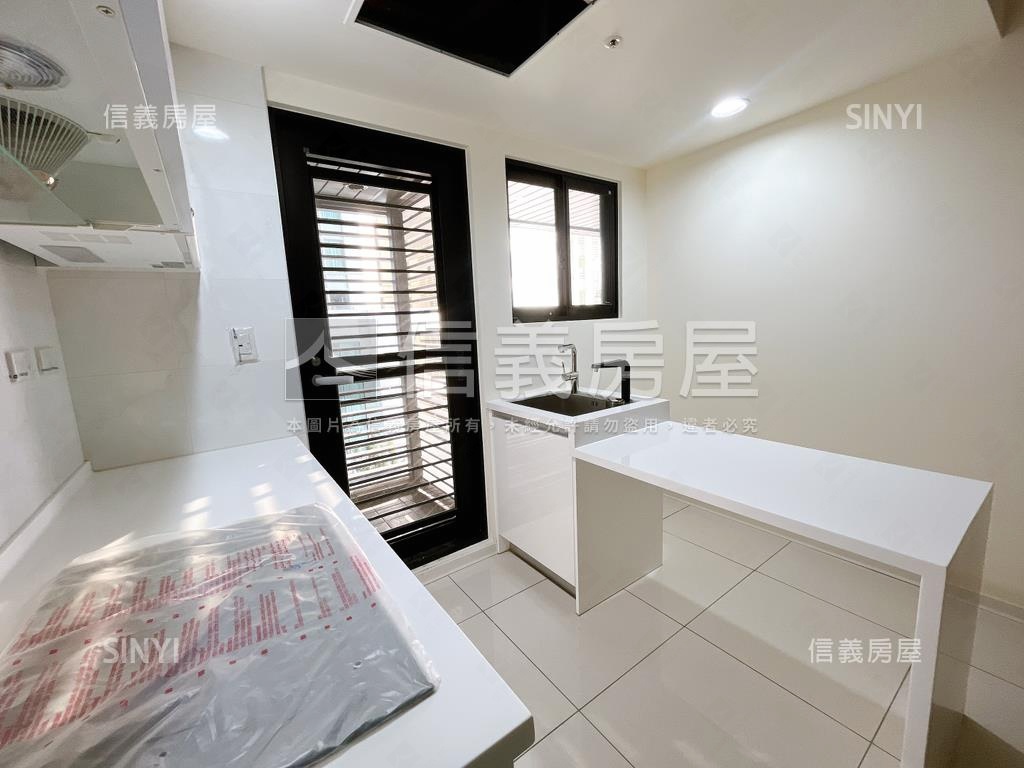 市政一號☆兩房車位房屋室內格局與周邊環境