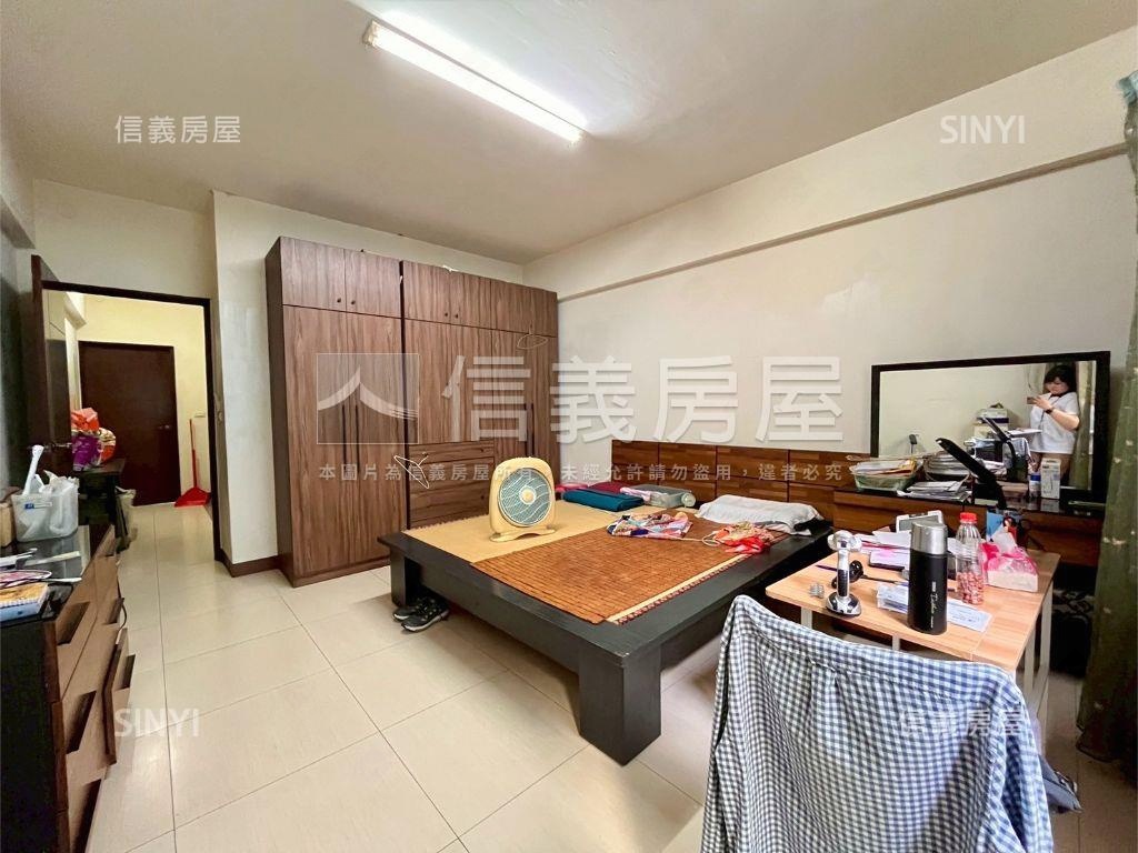 高醫建工商圈屋況佳金透店房屋室內格局與周邊環境