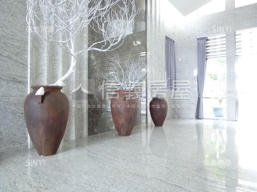 近巨城高樓典雅美三房雙車房屋室內格局與周邊環境