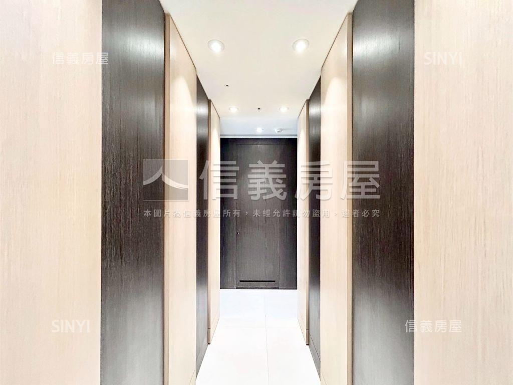 近巨城高樓典雅美三房雙車房屋室內格局與周邊環境