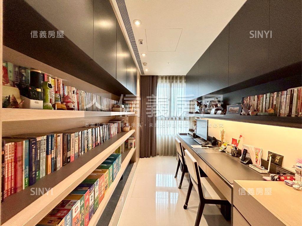近巨城高樓典雅美三房雙車房屋室內格局與周邊環境