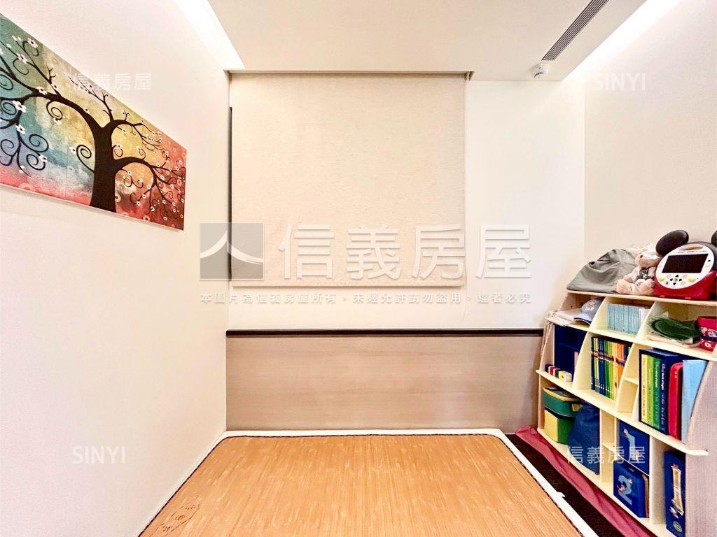 近巨城高樓典雅美三房雙車房屋室內格局與周邊環境