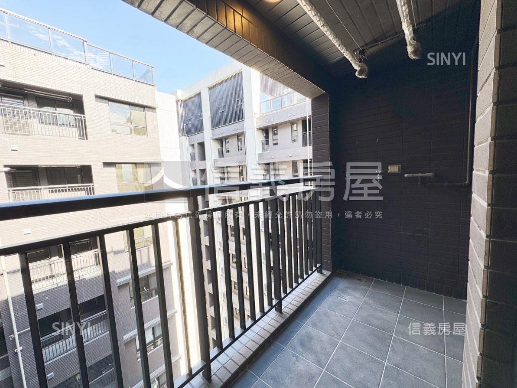 ★帝國‧Ｂ１次頂三房車位房屋室內格局與周邊環境