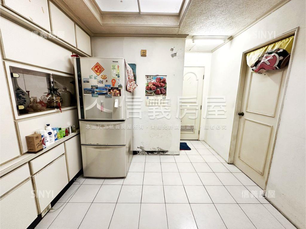 勝利路淨美經典二樓房屋室內格局與周邊環境