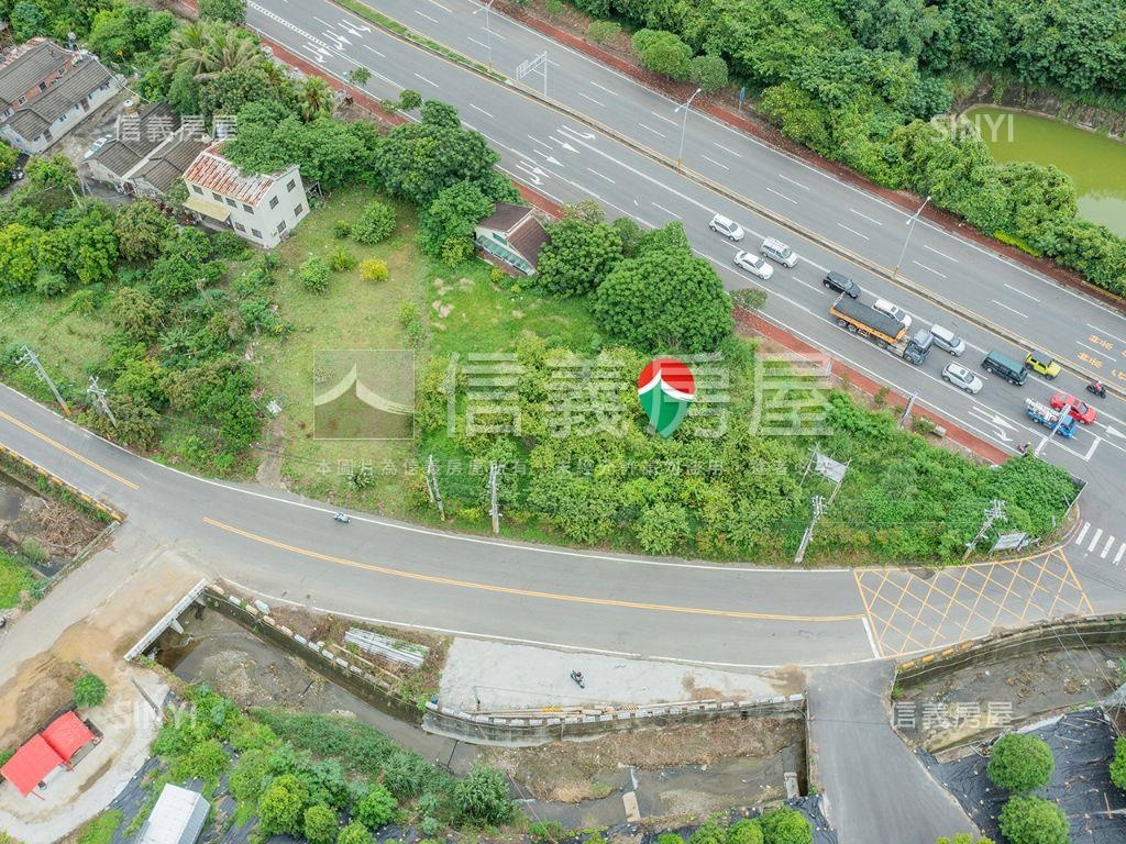 臨７４快官大大的土地房屋室內格局與周邊環境