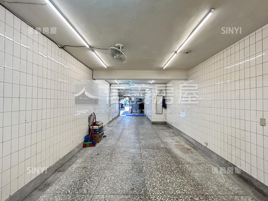 稀有捷運公車大直市場店面房屋室內格局與周邊環境