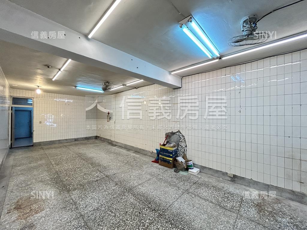 稀有捷運公車大直市場店面房屋室內格局與周邊環境