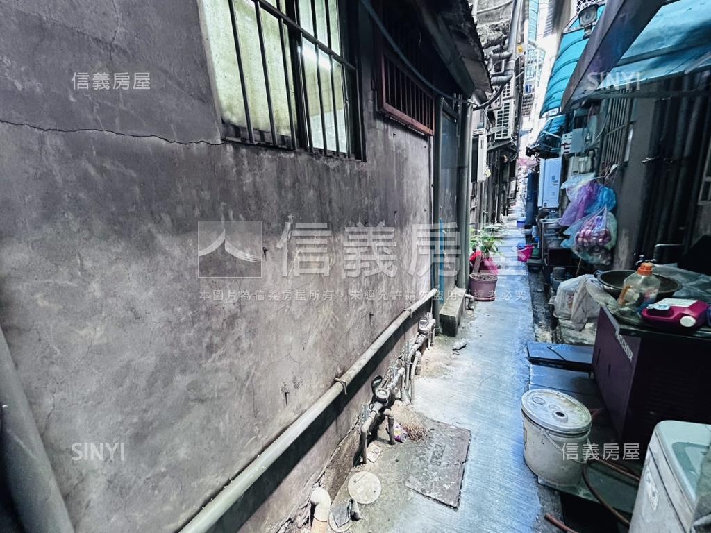 稀有捷運公車大直市場店面房屋室內格局與周邊環境