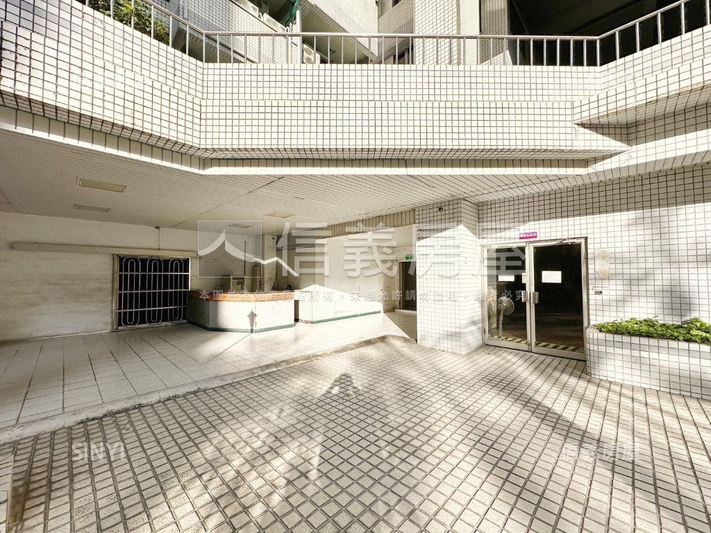 東光學區稀有大空間露臺宅房屋室內格局與周邊環境