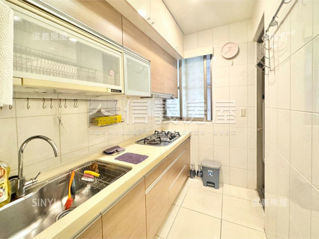 大學劍橋●三面採光房屋室內格局與周邊環境