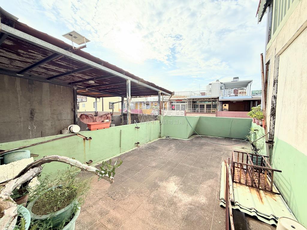 五甲商圈鬧中取靜透天房屋室內格局與周邊環境
