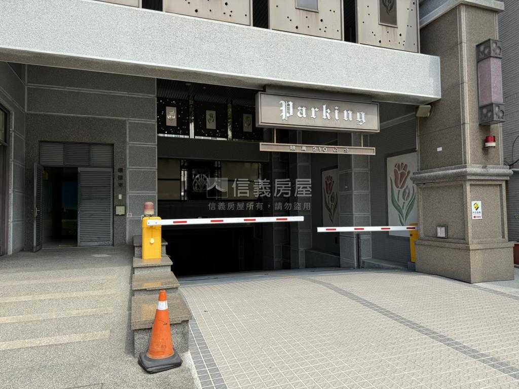 遠見萊茵３房坡平車位房屋室內格局與周邊環境