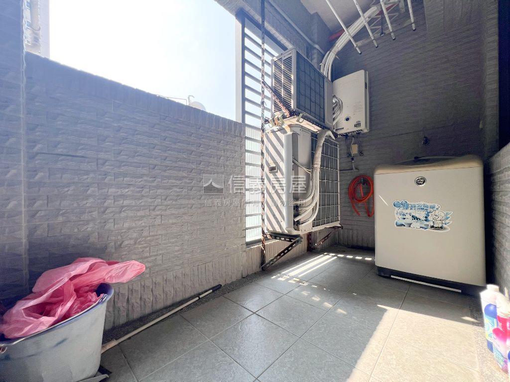 遠見萊茵３房坡平車位房屋室內格局與周邊環境