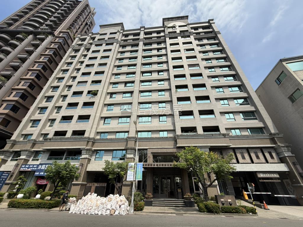 遠見萊茵３房坡平車位房屋室內格局與周邊環境
