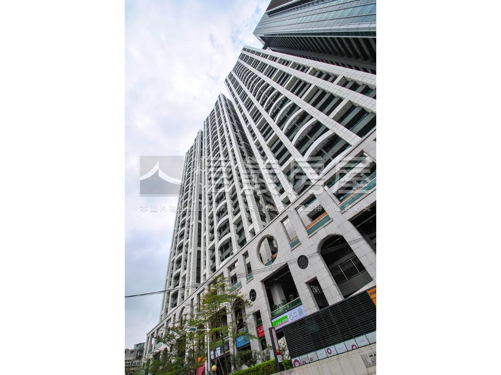 稀有新巨蛋邊間美屋房屋室內格局與周邊環境