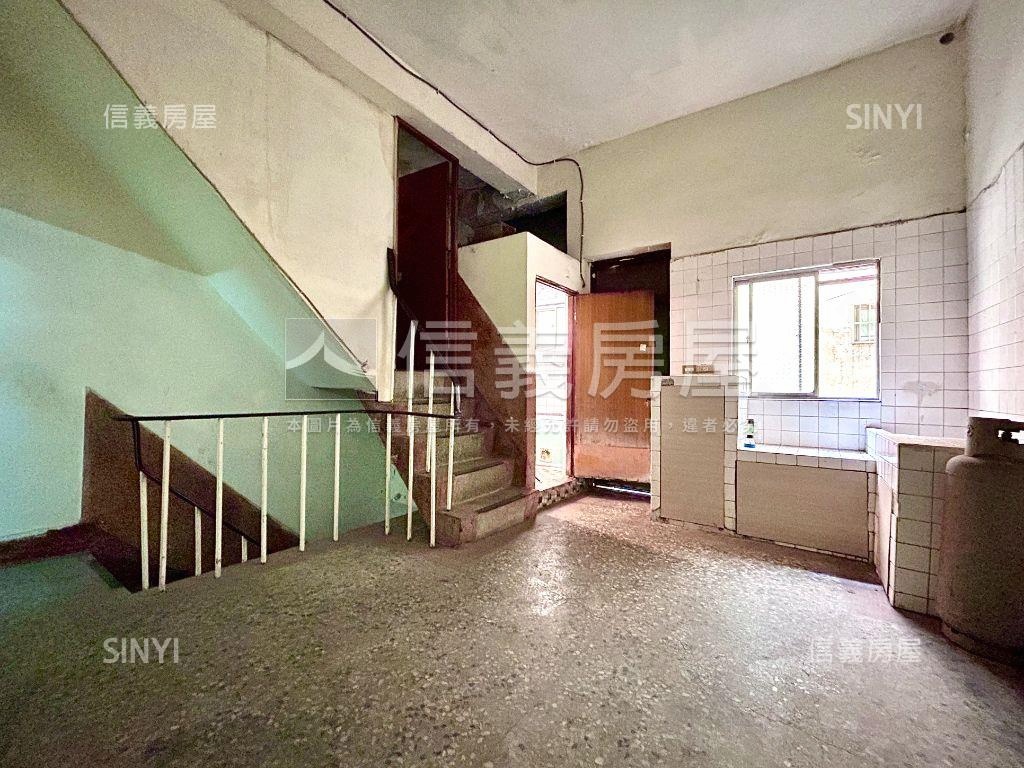 小港二苓商圈黃金店面房屋室內格局與周邊環境