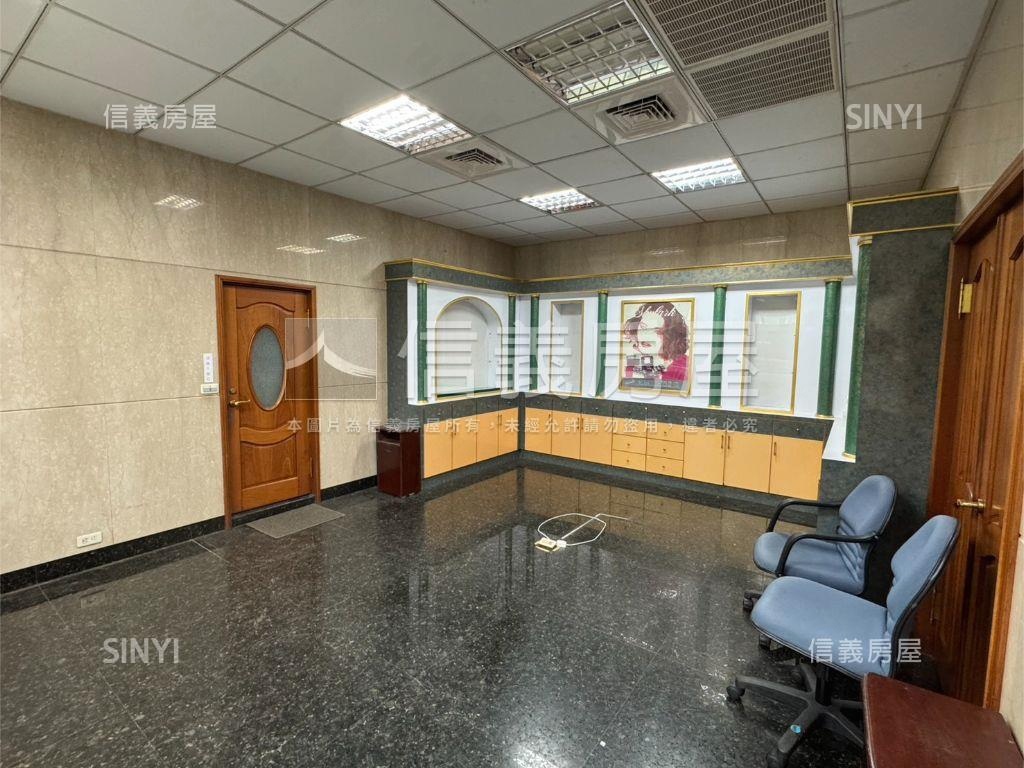 近商６０大面寬店面房屋室內格局與周邊環境