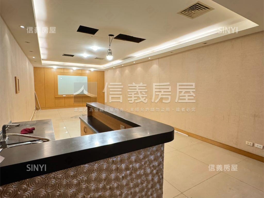 近商６０大面寬店面房屋室內格局與周邊環境