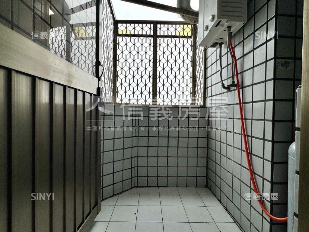 近捷運成家典雅三房車位房屋室內格局與周邊環境
