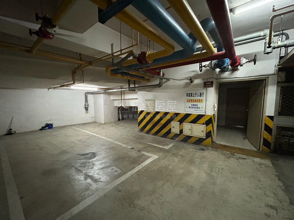 Ａ建工商圈漂亮四房平車房屋室內格局與周邊環境