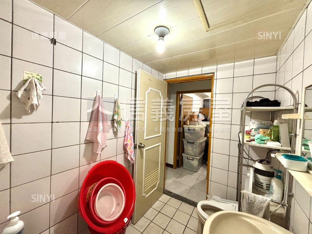 壽德新村三房車位房屋室內格局與周邊環境