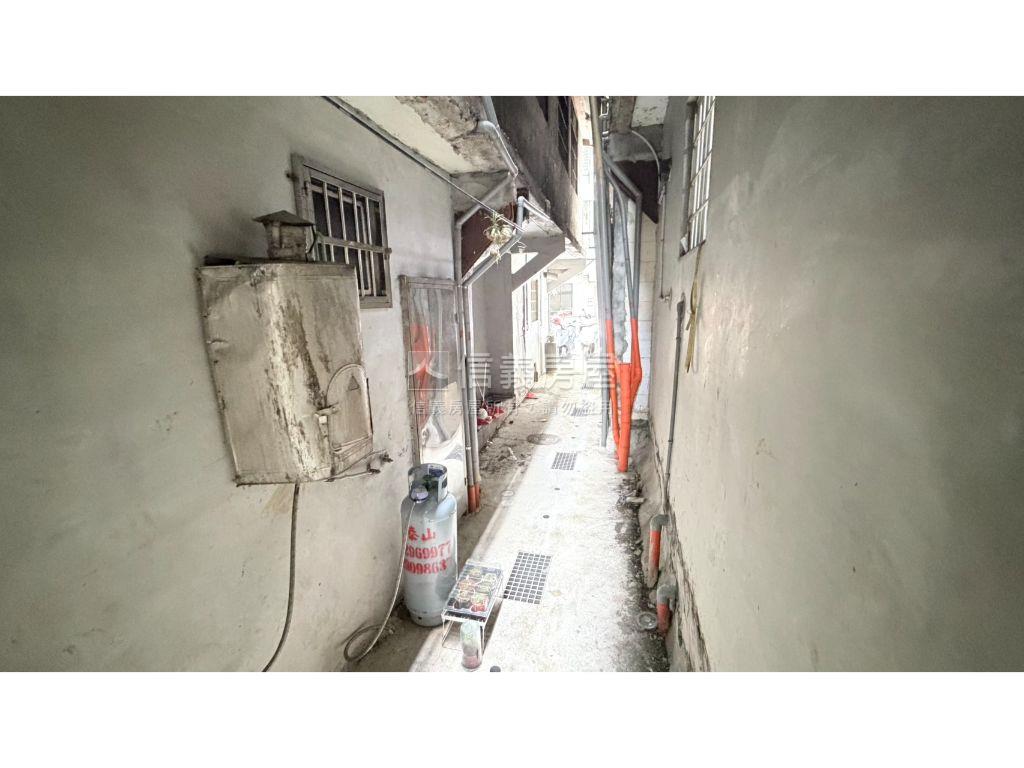 泰強低總價金店面房屋室內格局與周邊環境