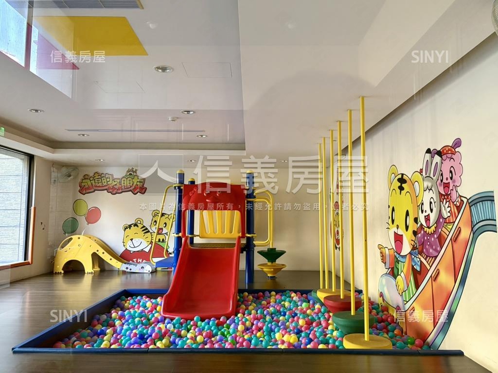 近八擴頂樓◎樓中樓露台戶房屋室內格局與周邊環境