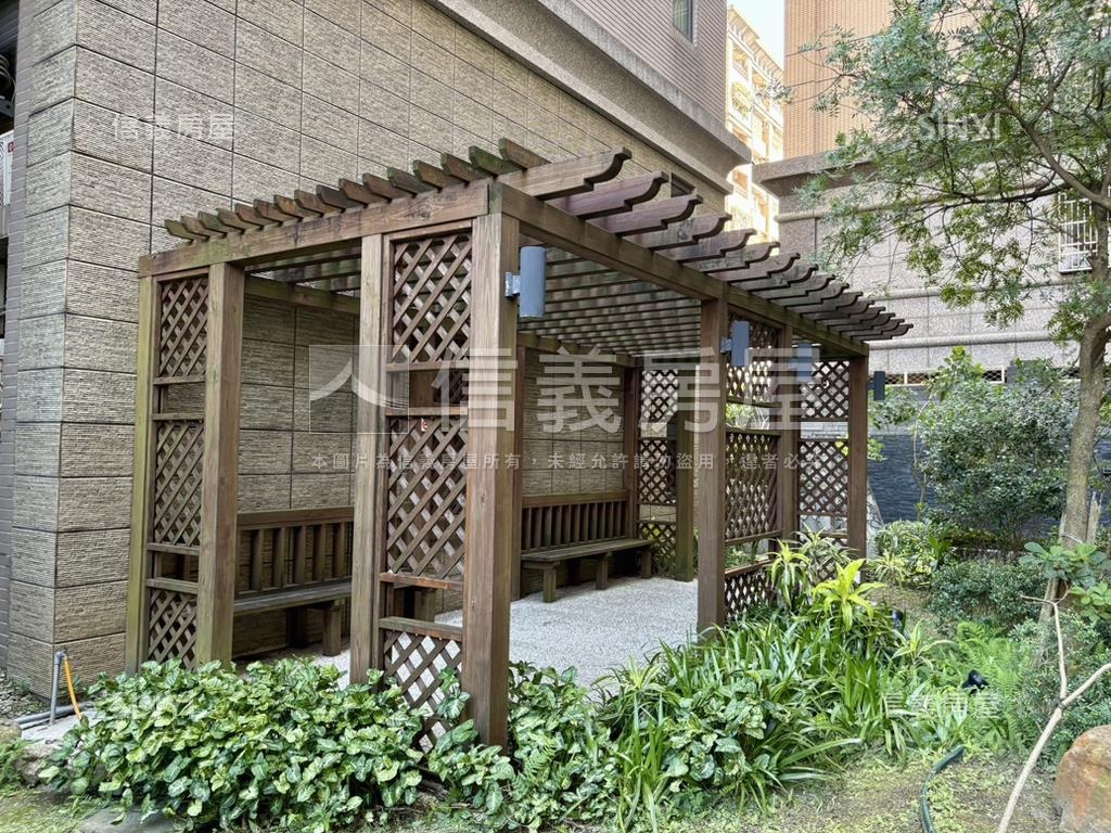 近八擴頂樓◎樓中樓露台戶房屋室內格局與周邊環境