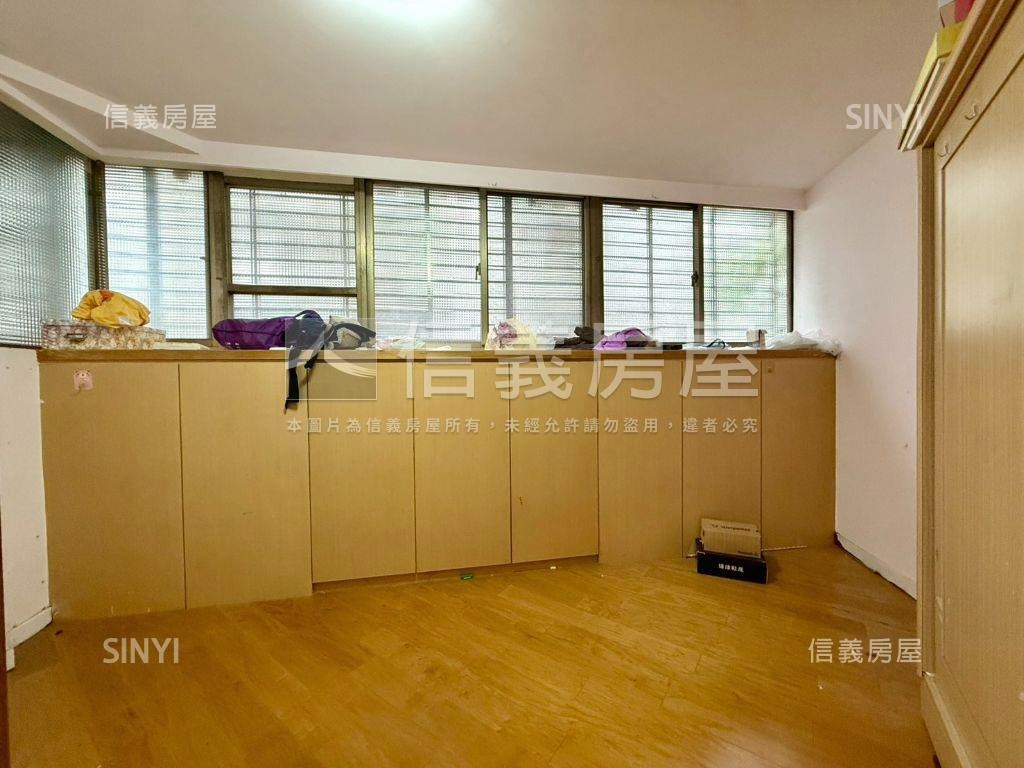 巨豪兩房兩衛加車位房屋室內格局與周邊環境